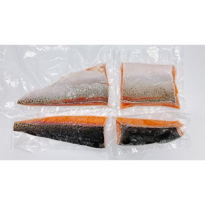 富士山サーモンフィレ　トリムC4分割　※刺身グレード(ニジマス)【送料別】【冷凍】